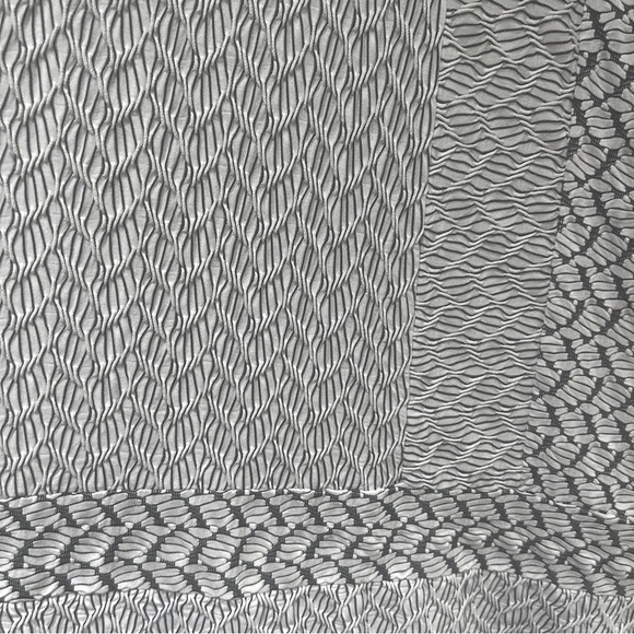 Habitat ~ Patterned Textured White Black Stretch Tunic in size Medium - Picture 7 of 9